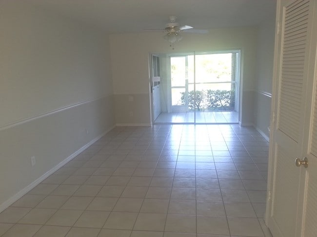 Building Photo - 1385 Mainsail Dr
