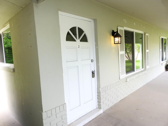 Building Photo - 1232 Cabana Rd