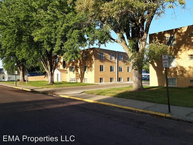 Building Photo - 2 br, 1 bath Apartment - 814 N. Winsor Street