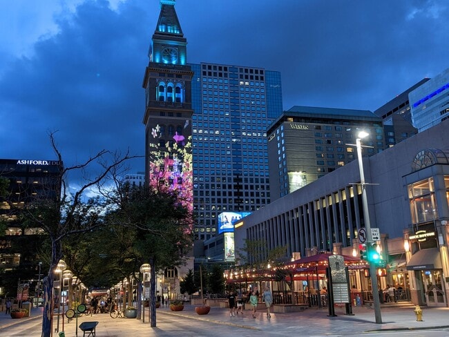 CENTRO COMERCIAL DE LA CALLE 16 - 1020 15th St