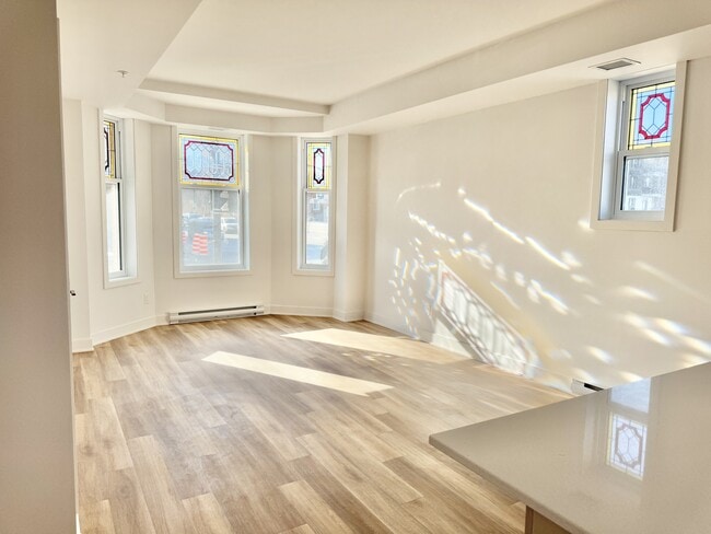 Building Photo - 2693 Bd Pie-IX