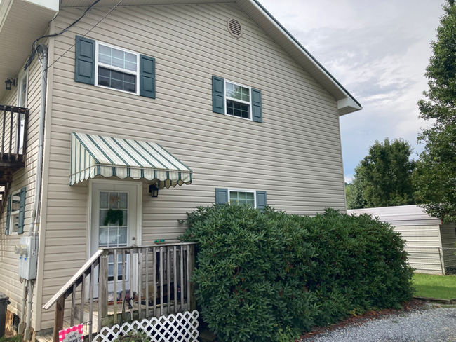 Building Photo - 830 Deerfield Ln