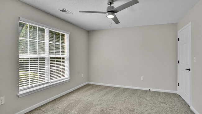 Building Photo - LYNX Gate City