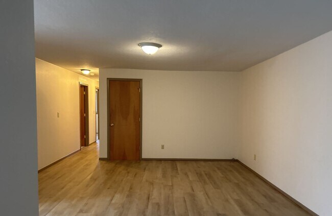 Foto del edificio - 125 NE Kingwood Dr