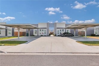 Building Photo - 16 S Dahlia St