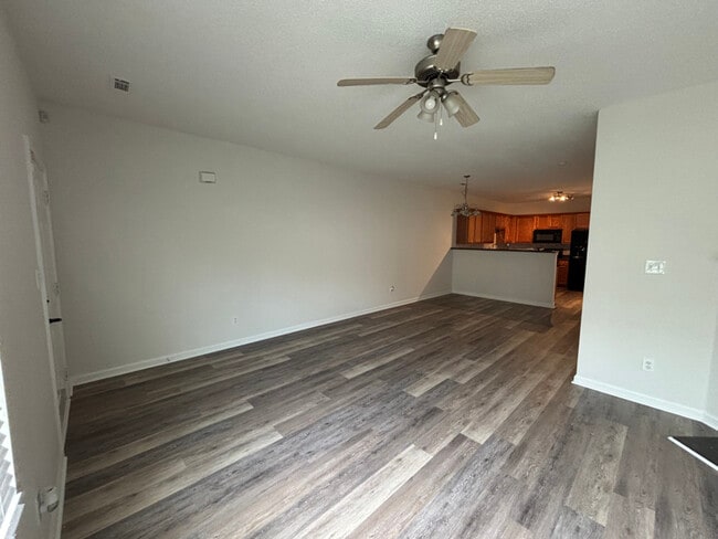 Foto del edificio - 8235 Oakley Cir