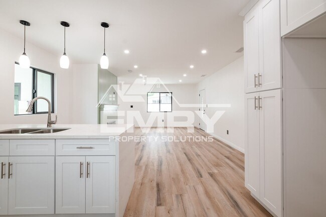 Foto del edificio - Amazing Deal 3 Bed 2 Bath House Arrington Ave Downey