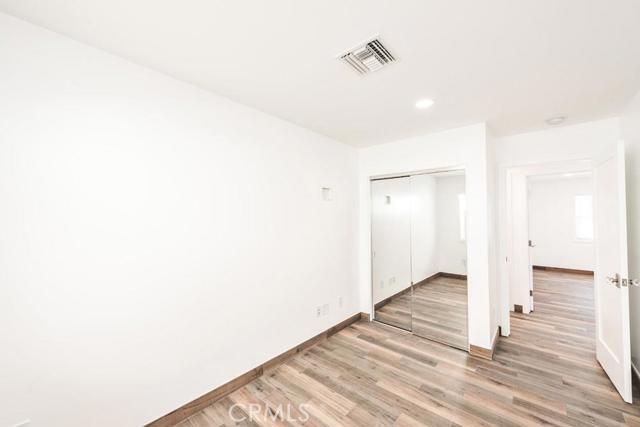 Building Photo - 553 N Olive St