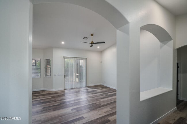 Building Photo - 4609 E Pinnacle Vista Dr