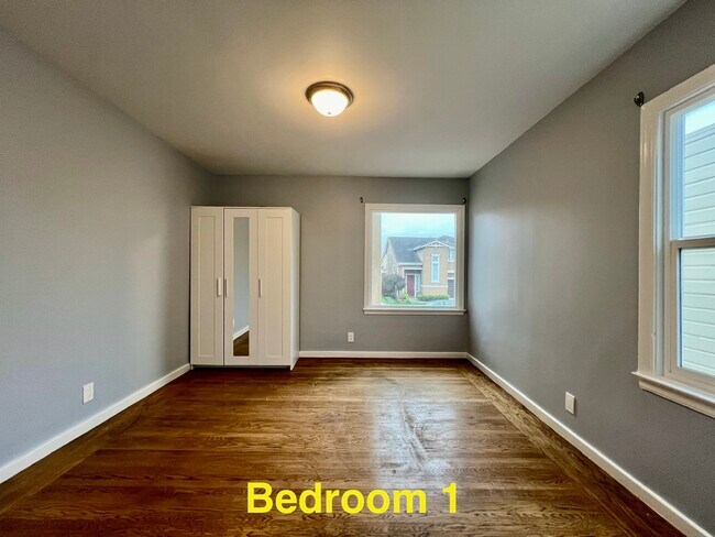 Foto del edificio - 660 Railroad Ave