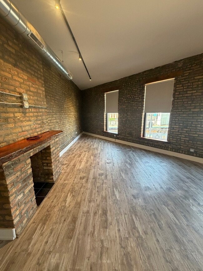 Building Photo - 1572 N Milwaukee Ave