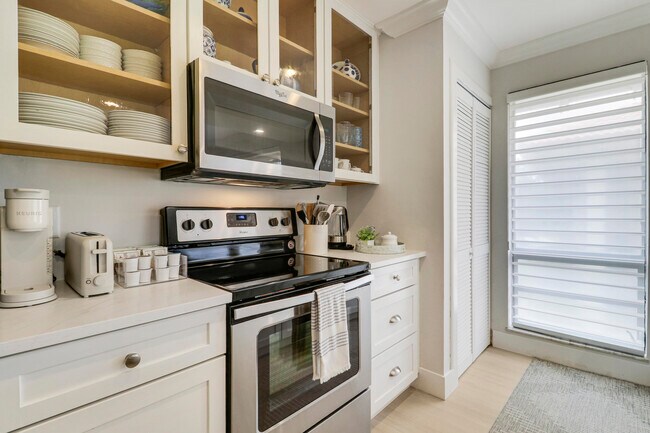 Foto del edificio - 438 Brackenwood Ln S