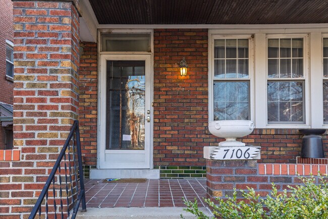 Foto del edificio - 7106 Forsyth Blvd