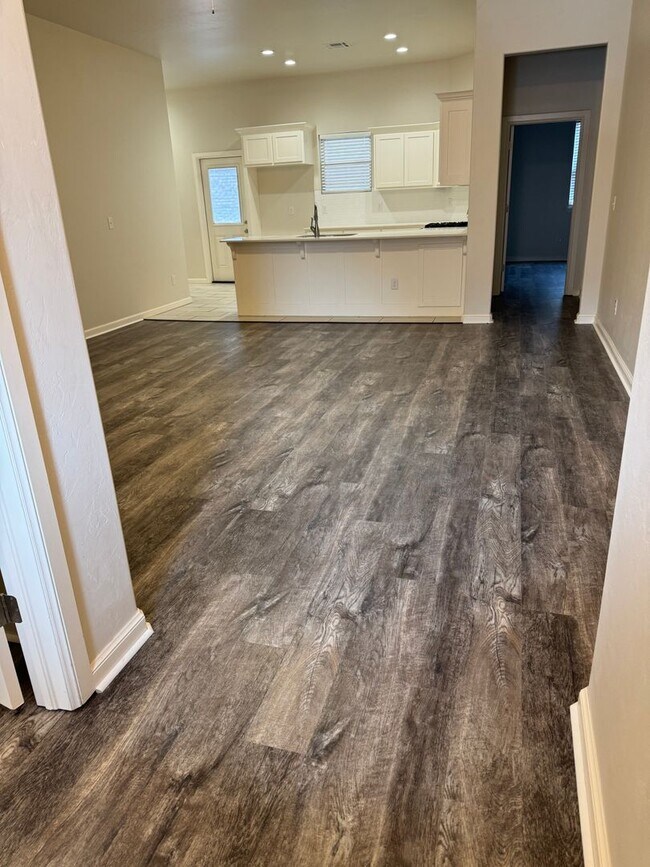 Building Photo - Two bedroom two bath home with a study.