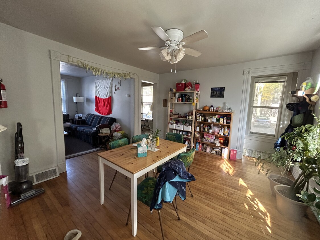 Primary Photo - 114 E Dayton St