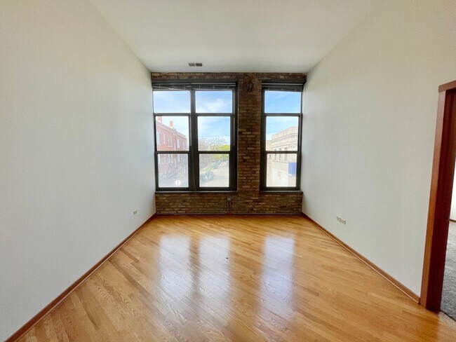 Building Photo - 2934 N Milwaukee Ave