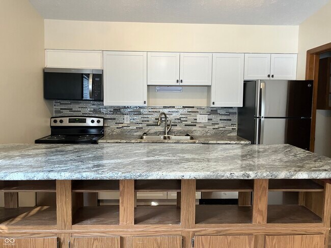 Foto del edificio - 778 Loews Blvd