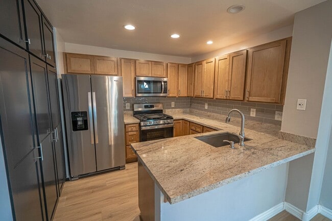 Building Photo - Arbor Park 2 Bedroom Condo for Rent in Val...