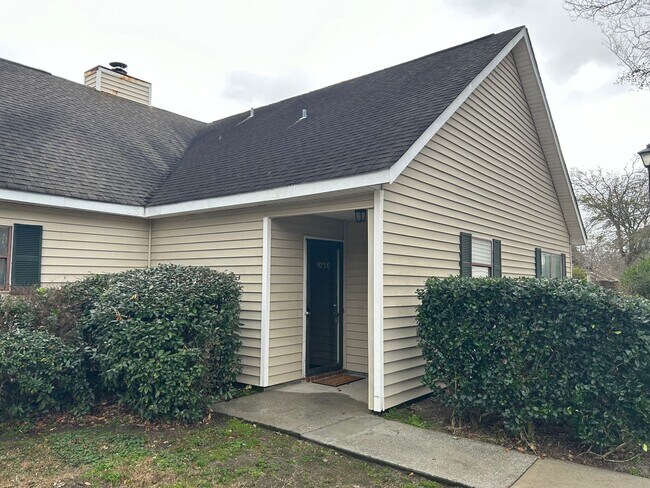 Foto del edificio - 923 E Estates Blvd