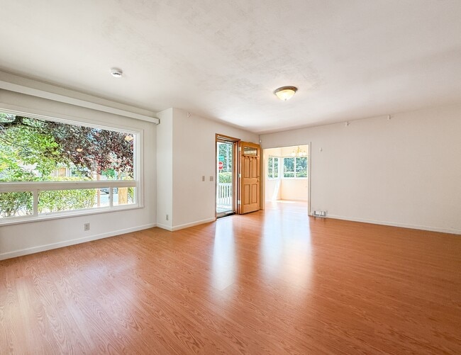 Building Photo - 15701 Stone Ave N