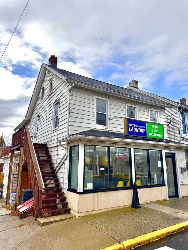 Building Photo - 1102 2nd St