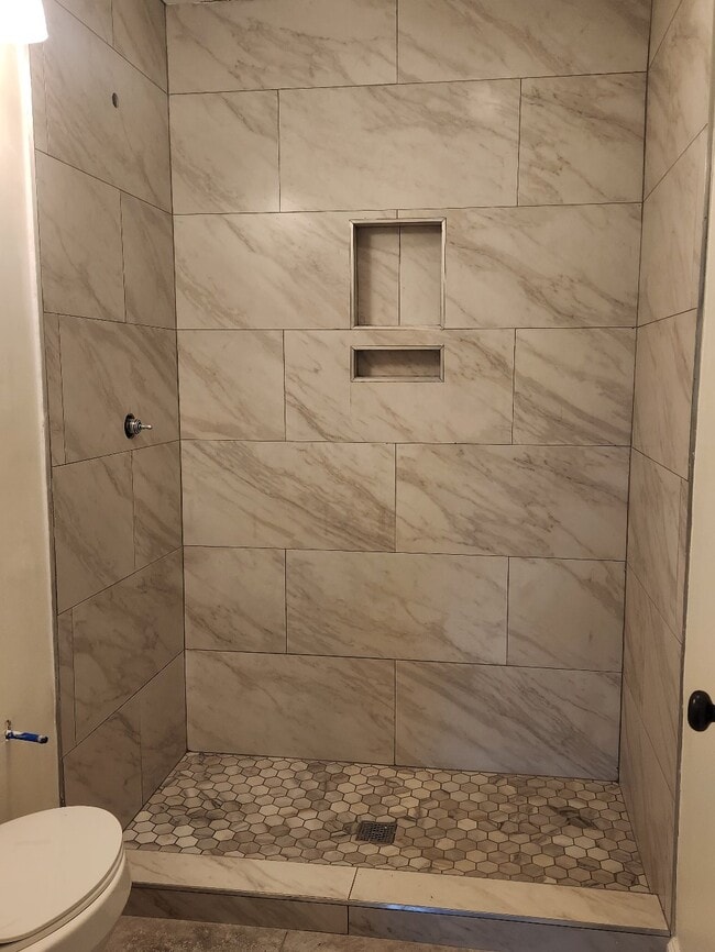 2 full bathrooms - 2664 Hull St