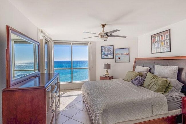 Foto del edificio - 6767 Collins Ave