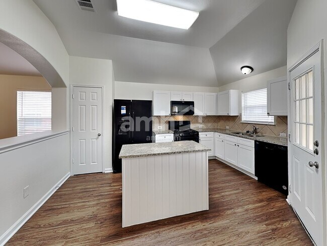 Foto del edificio - 3908 Rocky Shore Ln