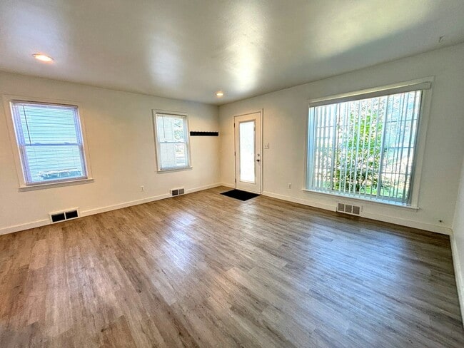 Building Photo - 2144 Browning St