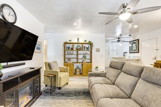 Building Photo - 265 Loma Alta Dr