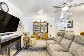 Building Photo - 265 Loma Alta Dr