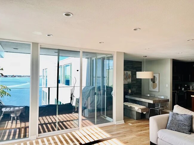 Foto del edificio - 3850 Riviera Dr