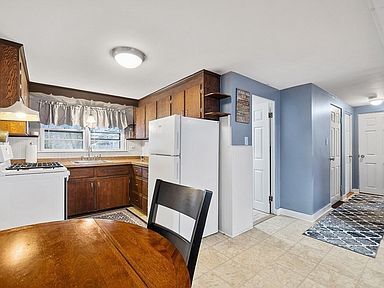 Foto del edificio - Single Family Home at 167 Oak St , Methuen