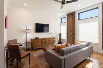 Building Photo - 152 E McMicken Ave