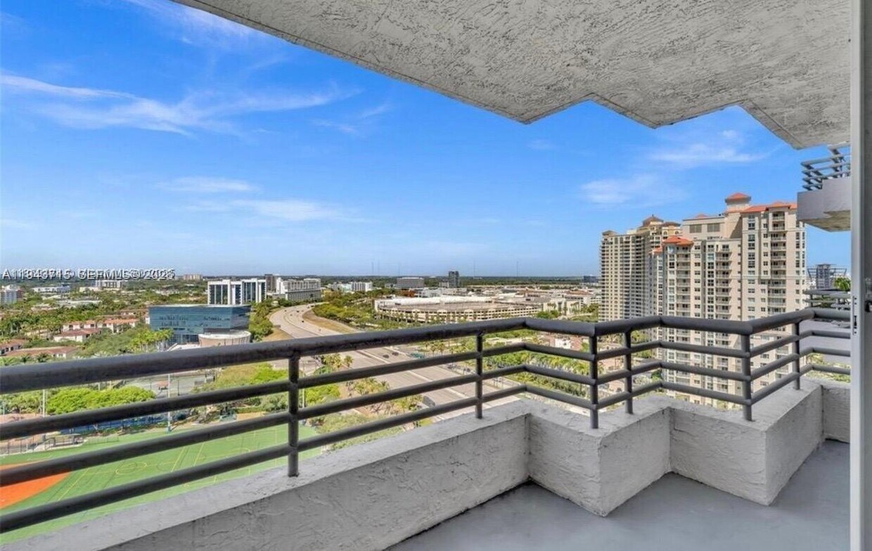 Foto del edificio - 3300 NE 191st St