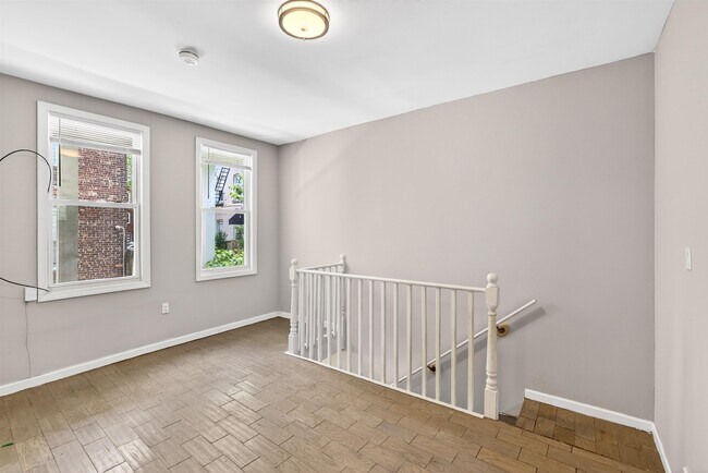 Foto del edificio - 83 Williams Ave
