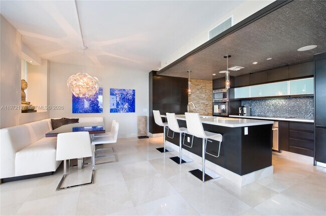 Foto del edificio - 5875 Collins Ave