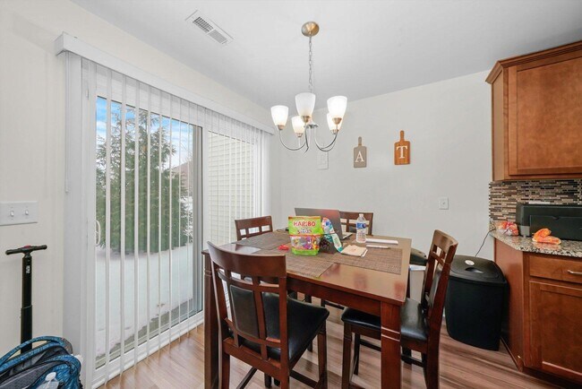 Foto del edificio - 1492 Orchid St