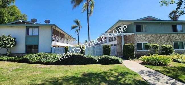 Foto del edificio - 708 Santa Barbara Dr W