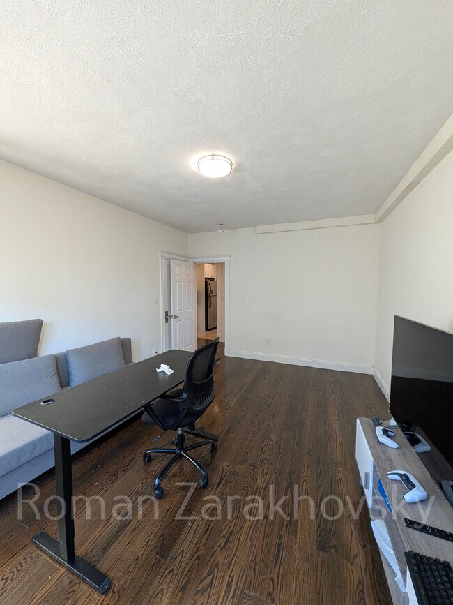 Foto del edificio - 74 Brainerd Rd