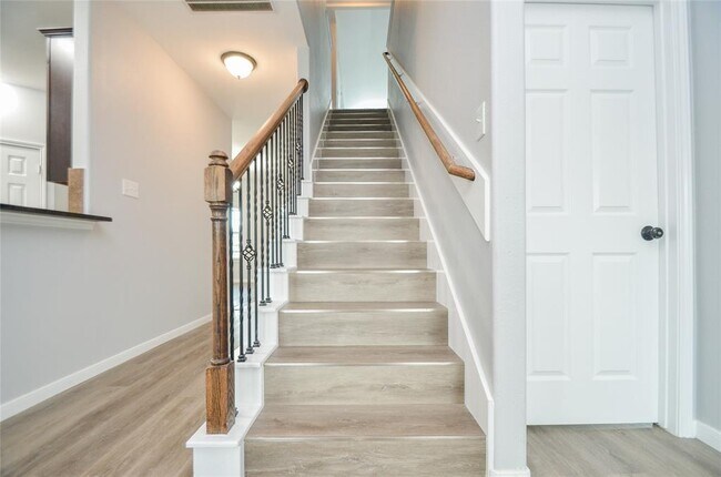 Building Photo - 10135 Mariposa Stream Ct