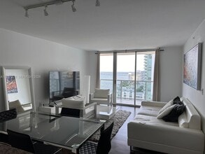 Building Photo - 1155 Brickell Bay Dr