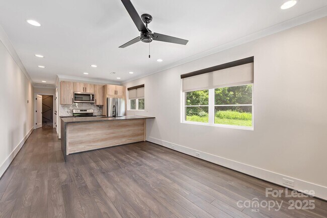 Foto del edificio - 1928 W Trade St