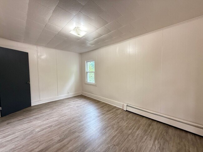 Foto del edificio - Spacious Detached 3 Bedroom Home FOR RENT ...