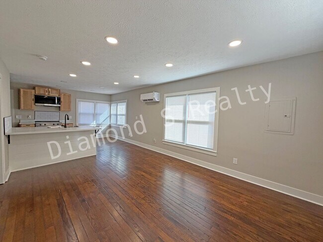 Foto del edificio - **Stunning Renovated 1-Bed Home Now Available**