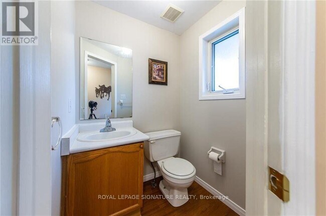 Building Photo - 426 Downsview Pl