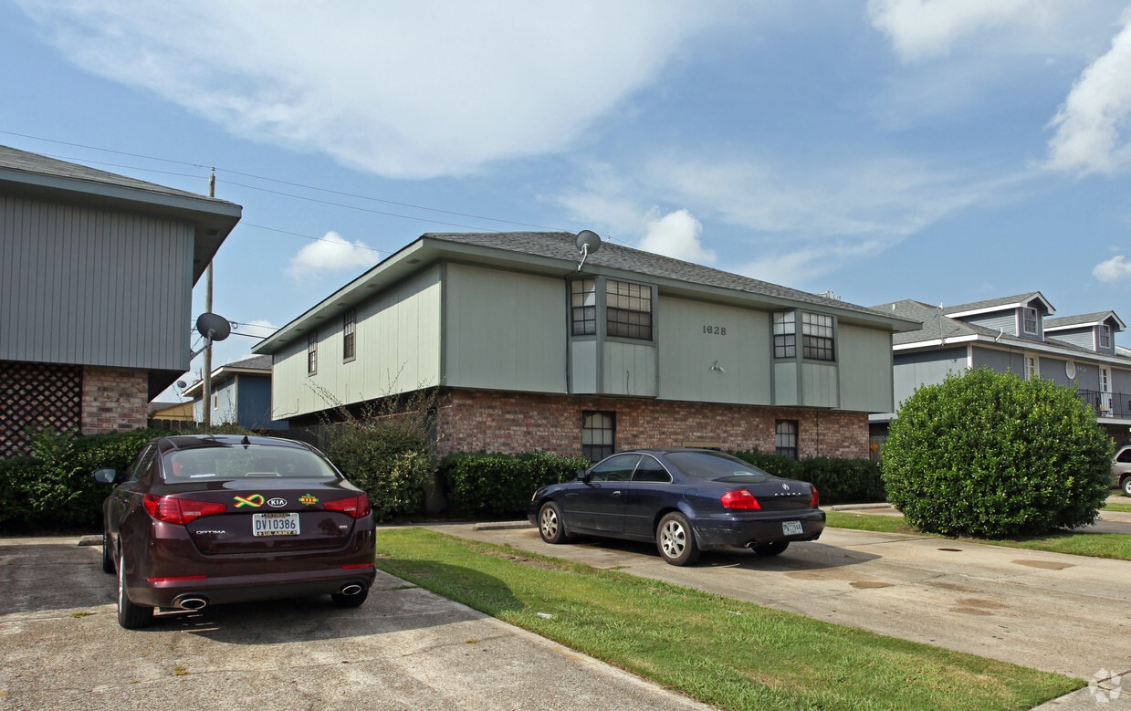 16281632 Alexander Ct, Gretna, LA 70056 Apartments in Gretna, LA