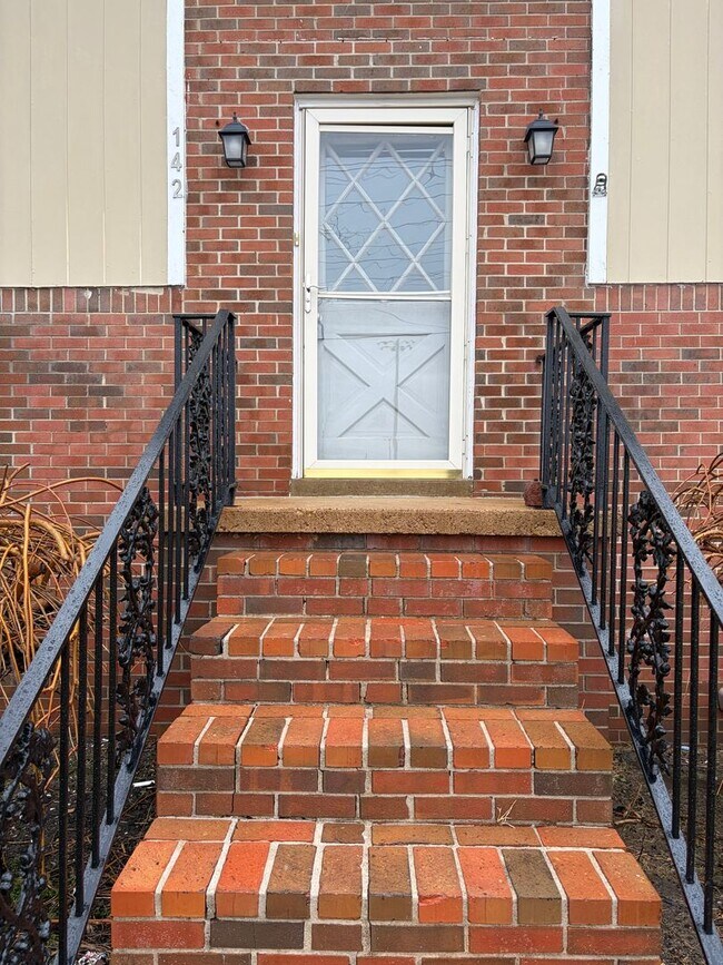 Foto del edificio - Newly Renovated For You! DEPOSIT SPECIAL $1000.00!