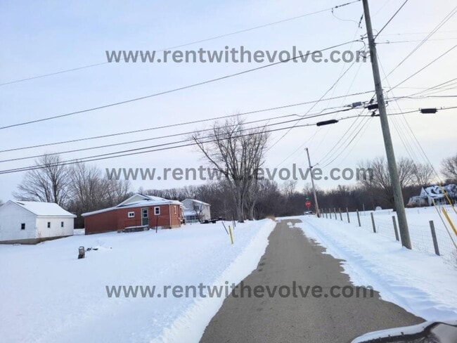 Foto del edificio - 1992 W County Rd 100 S