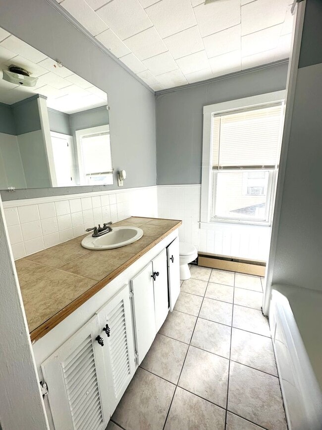 Building Photo - 2 Bernon St